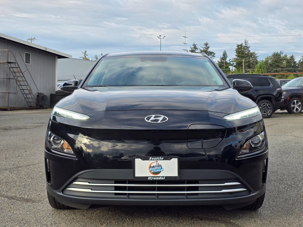 Used 2023 Hyundai Kona SE FWD image 2