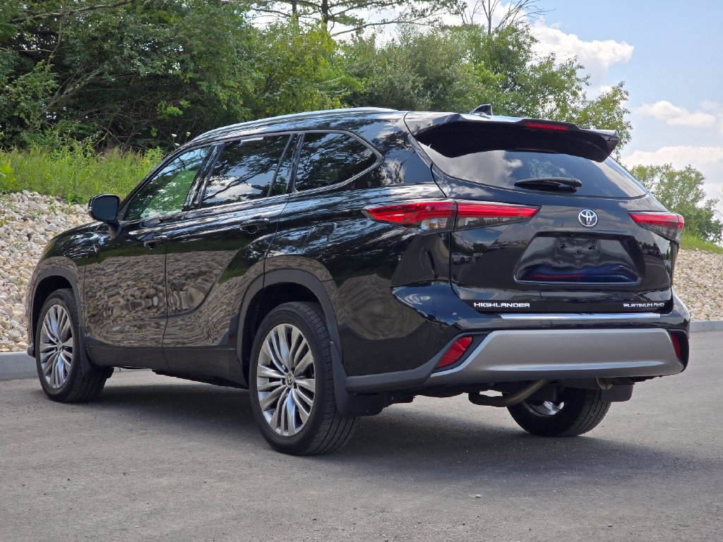Used 2022 Toyota Highlander Platinum AWD/4WD image 4