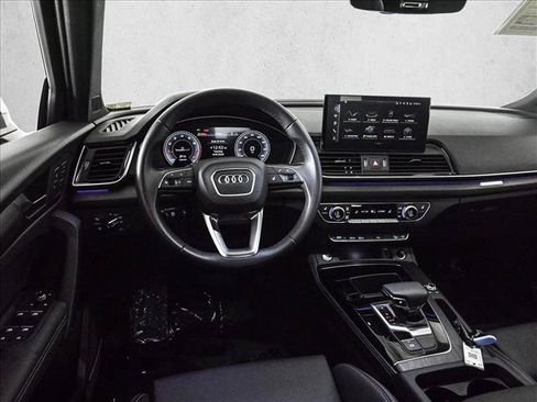Certified 2025 Audi Q5 2.0T Premium Plus w/ Premium Plus Package AWD/4WD image 19