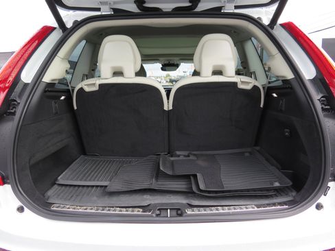 Used 2022 Volvo XC90 T6 Inscription w/ Advanced Package image 11