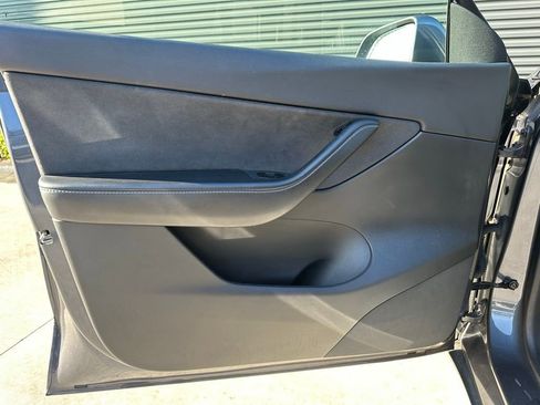 Used 2021 Tesla Model Y Performance image 18