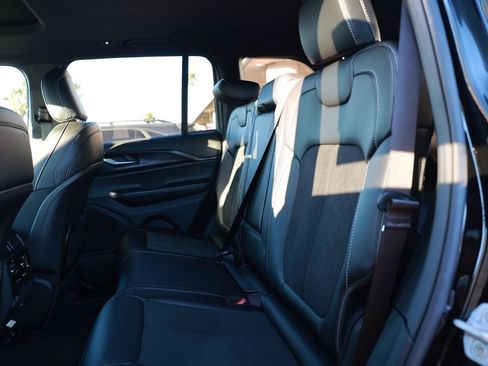 New 2025 Jeep Grand Cherokee Altitude AWD/4WD image 27