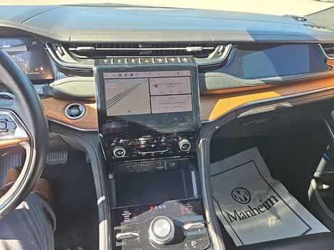 Used 2023 Jeep Grand Cherokee Summit image 12