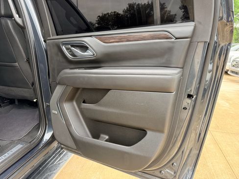 Used 2022 Chevrolet Suburban LT RWD image 26