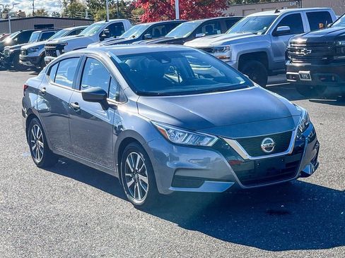 Used 2022 Nissan Versa SV w/ Trunk Package image 5
