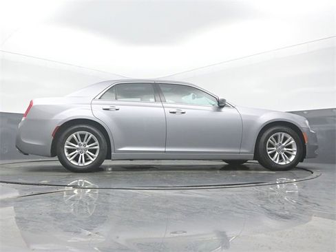 Used 2017 Chrysler 300 C image 52