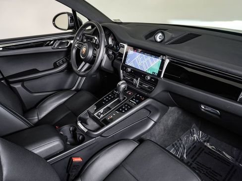 Certified 2026 Porsche Macan AWD/4WD image 14