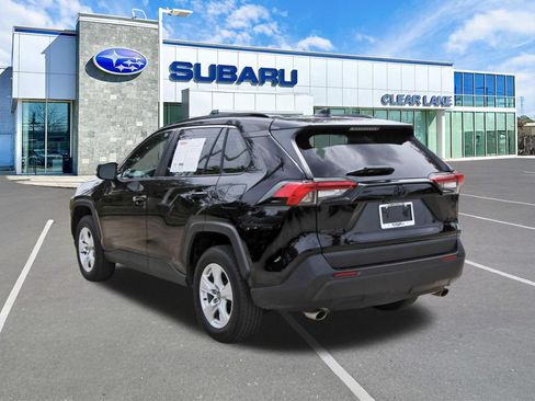 Used 2021 Toyota RAV4 XLE FWD image 4