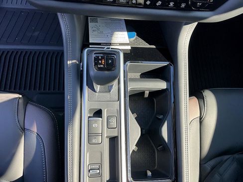 New 2026 Nissan Pathfinder Platinum image 19