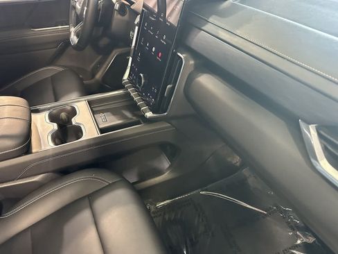 Used 2026 GMC Acadia Elevation w/ Elevation Premium Package AWD/4WD image 16