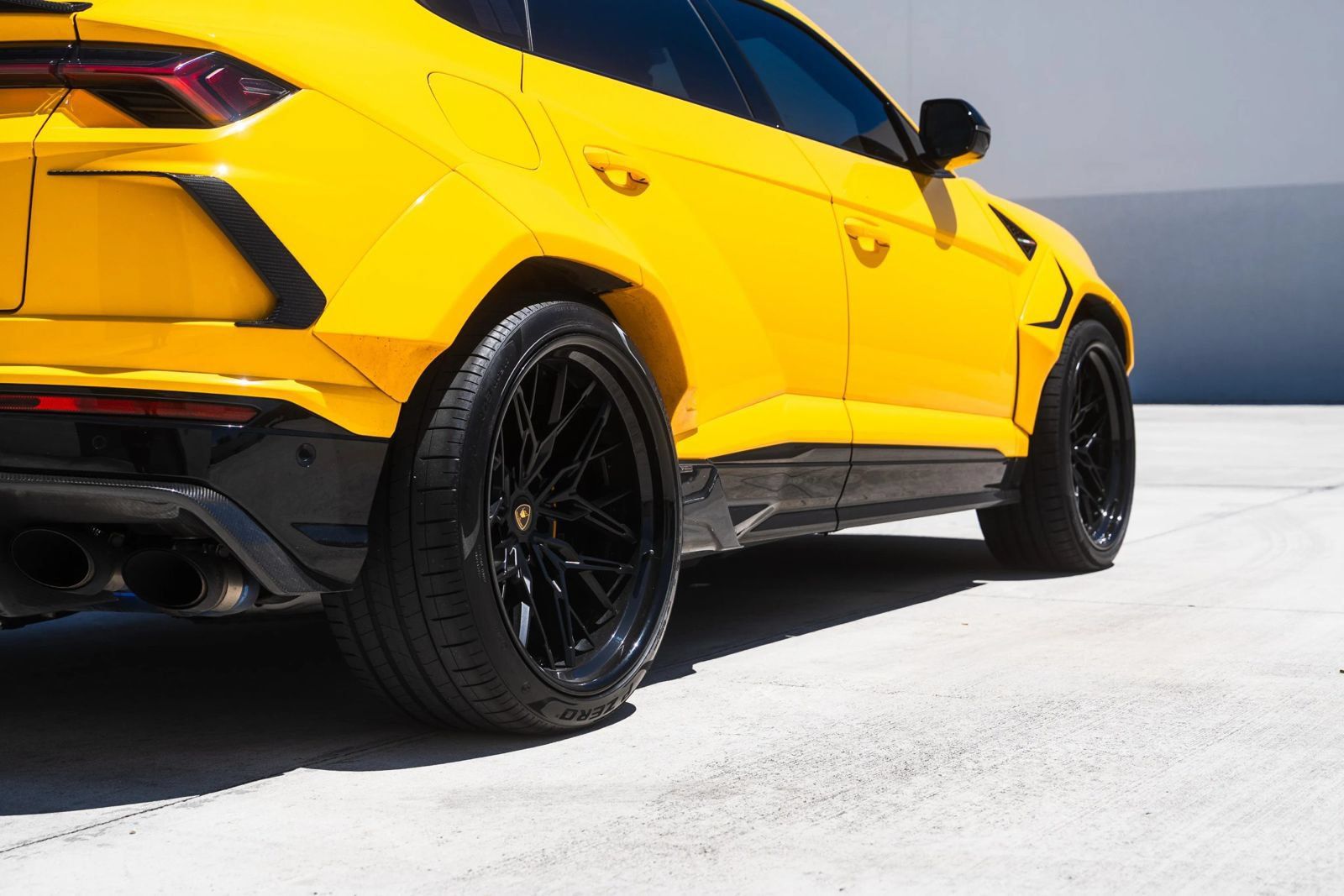 Used 2021 Lamborghini Urus AWD/4WD image 6