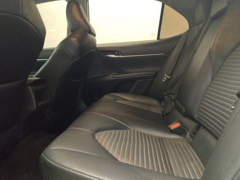 Used 2020 Toyota Camry SE FWD image 18