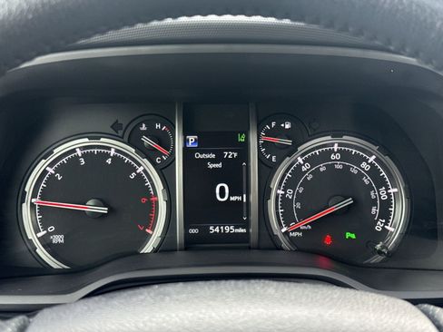 Used 2022 Toyota 4Runner Limited AWD/4WD image 17