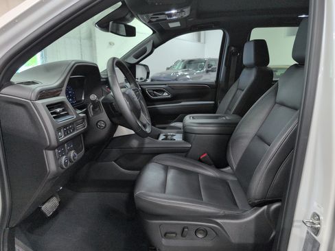 Used 2024 Chevrolet Tahoe Z71 w/ Luxury Package AWD/4WD image 7