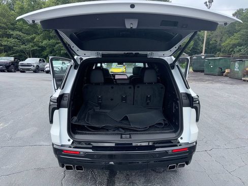 Used 2024 Chevrolet Traverse RS FWD image 35