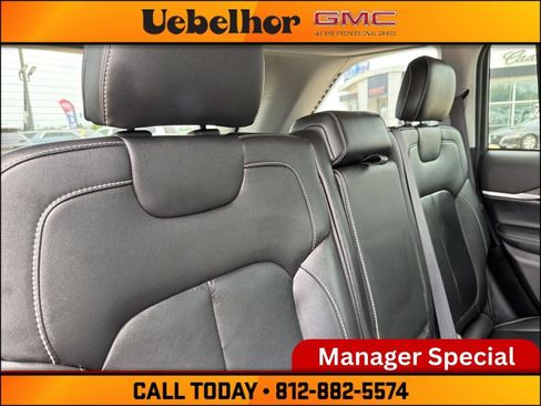 Used 2023 Jeep Grand Cherokee Limited w/ Trailer Tow Prep Group (B) AWD/4WD image 5