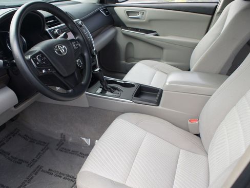 Used 2017 Toyota Camry LE FWD image 11