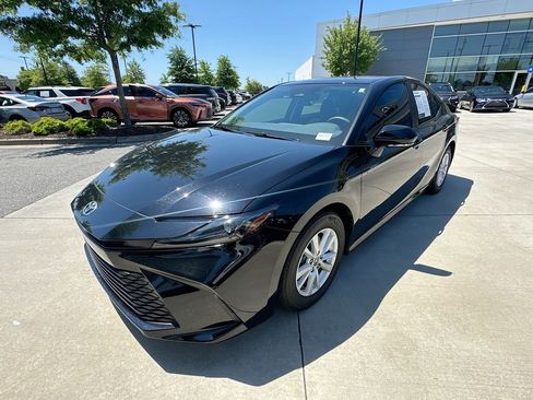 Used 2025 Toyota Camry LE w/ Convenience Package FWD image 5