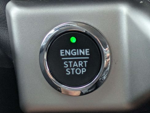 Used 2024 Ford Expedition XLT AWD/4WD image 33