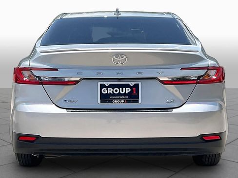 Used 2025 Toyota Camry LE w/ Convenience Package FWD image 5