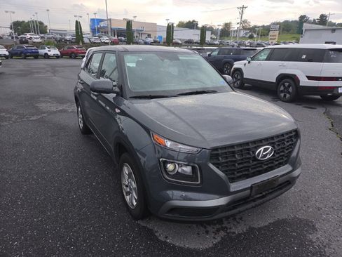 Certified 2023 Hyundai Venue SE FWD image 1