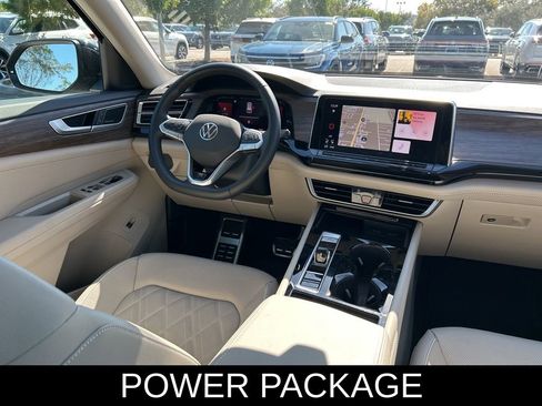 Used 2025 Volkswagen Atlas SEL Premium R-Line image 9