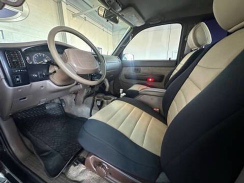 Used 2000 Toyota Tacoma PreRunner RWD image 12