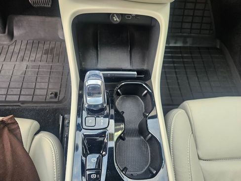 Certified 2023 Volvo XC40 B5 Plus w/ Climate Package image 25