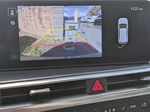 Used 2024 Kia Sorento S image 17