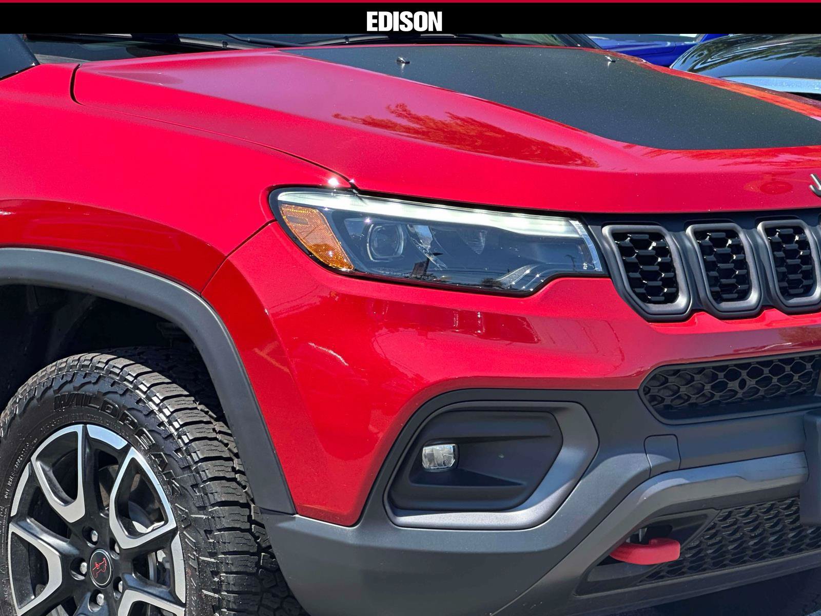Used 2025 Jeep Compass Trailhawk w/ Trailhawk Elite Group AWD/4WD image 7