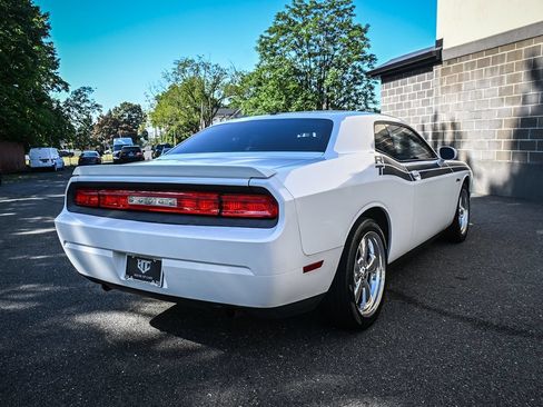 Used 2011 Dodge Challenger R/T RWD image 5