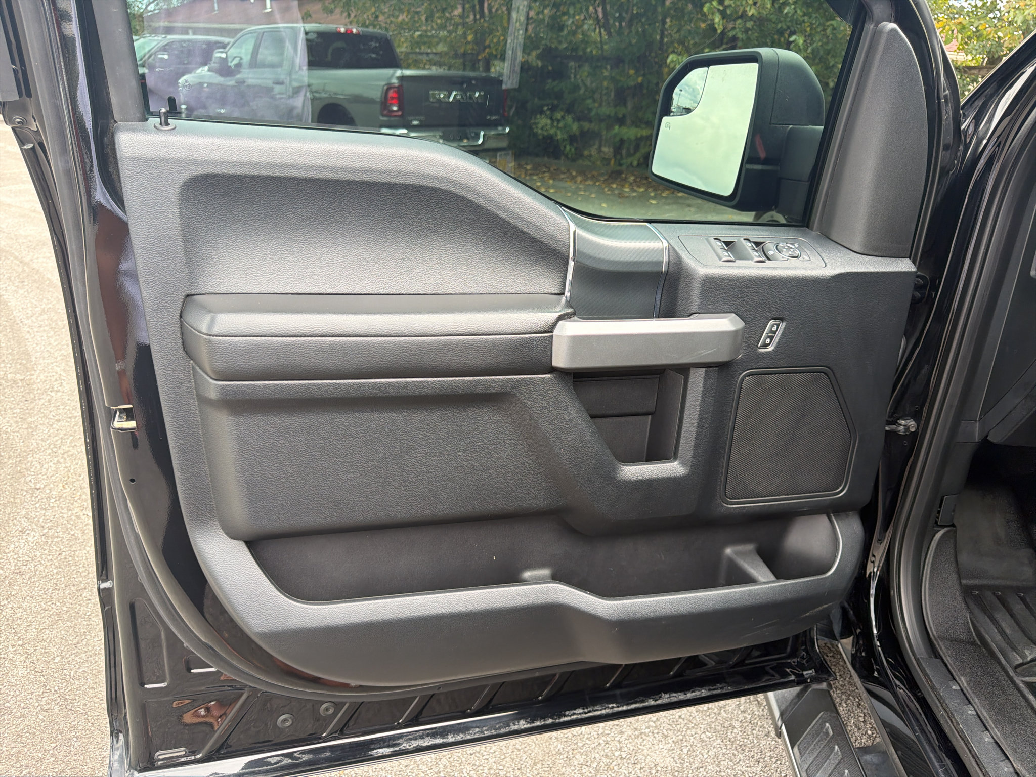 Used 2018 Ford F150 XLT w/ Equipment Group 302A Luxury AWD/4WD image 9