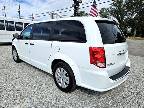 Used 2019 Dodge Grand Caravan SE w/ UConnect Hands-Free Group image 3