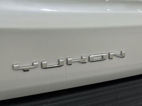 Used 2021 GMC Yukon XL Denali w/ Denali Premium Package image 32