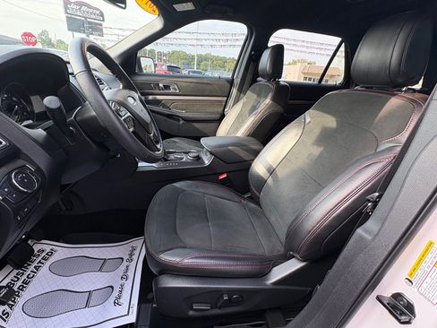 Used 2019 Ford Explorer XLT w/ Equipment Group 202A AWD/4WD image 9