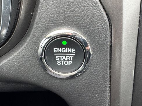 Used 2017 Ford Fusion SE w/ Equipment Group 201A image 17