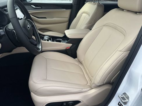 New 2025 Jeep Grand Cherokee L Limited w/ Black Appearance Package image 16