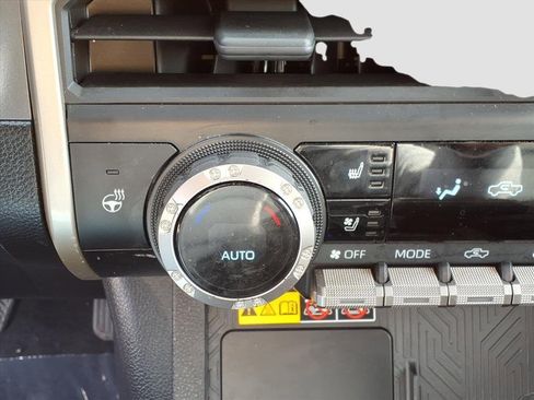 Used 2024 Toyota Tacoma TRD Off-Road image 23