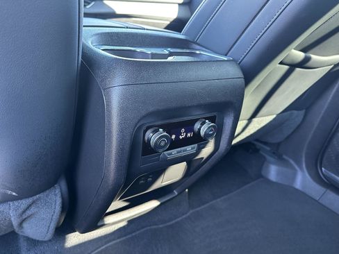 Used 2025 Buick Enclave Preferred AWD/4WD image 15
