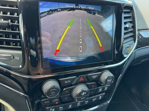 Certified 2019 Jeep Grand Cherokee Overland AWD/4WD image 35