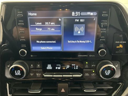 Used 2022 Toyota Highlander XLE AWD/4WD image 14