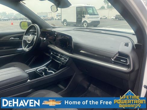 Used 2025 Chevrolet Traverse LT FWD image 28