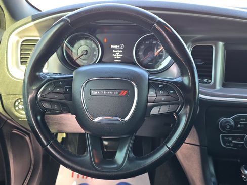 Used 2019 Dodge Charger SXT RWD image 17