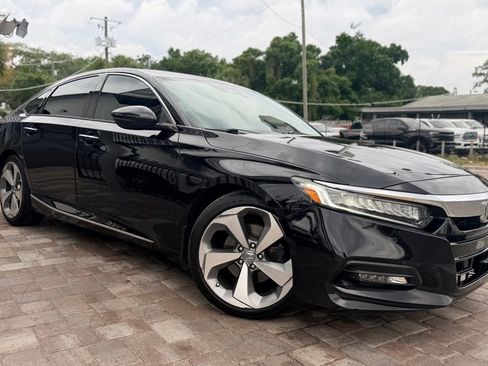 Used 2018 Honda Accord Touring image 3