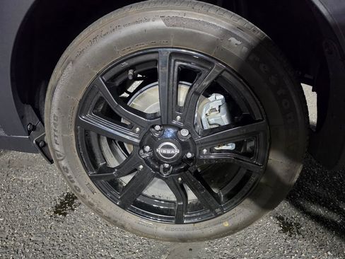 Used 2023 Nissan Kicks SR w/ SR Premium Package FWD image 9