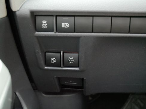 Certified 2022 Toyota Sienna XLE w/ XLE Plus Package FWD image 27