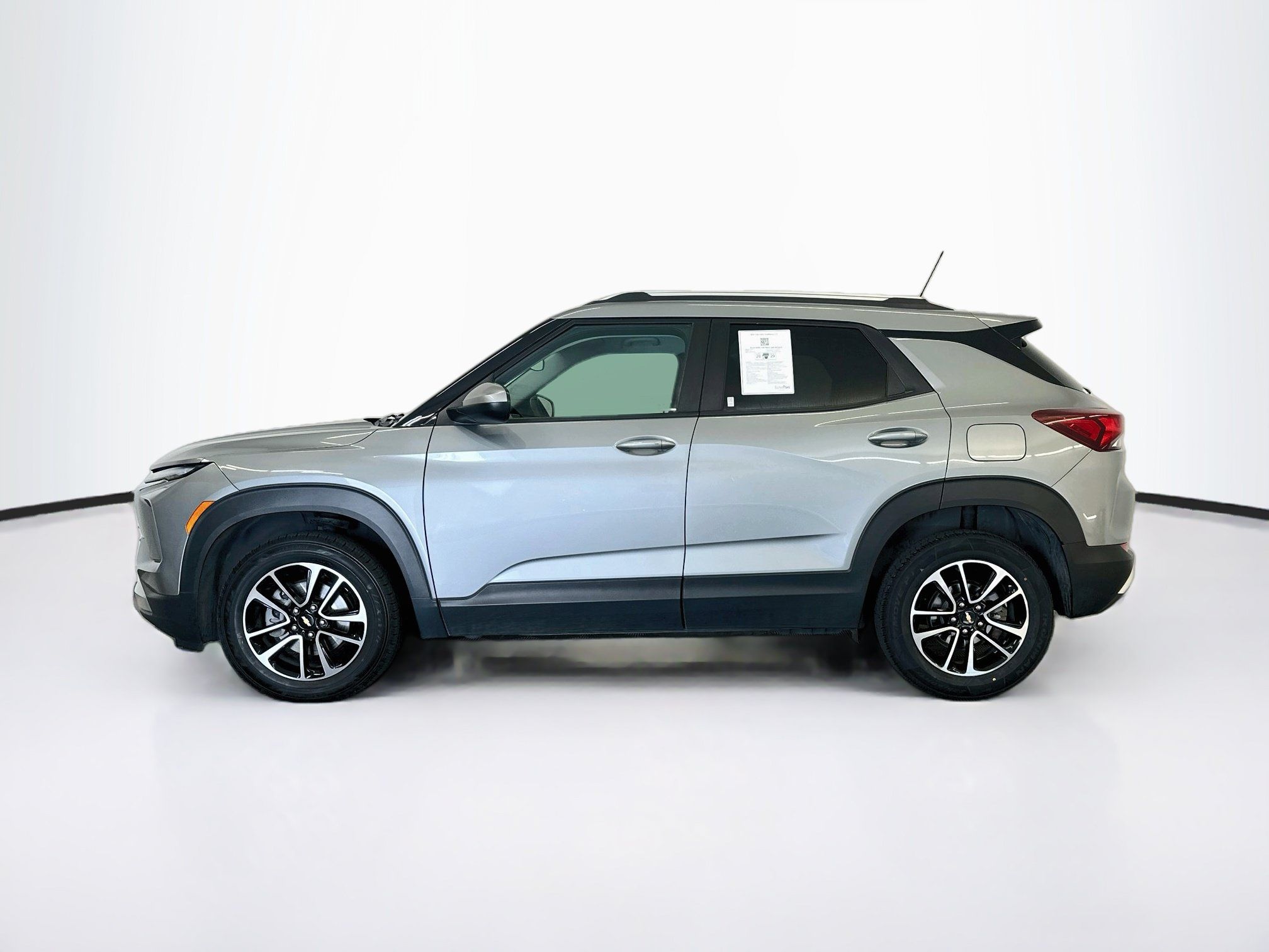 Used 2025 Chevrolet TrailBlazer LT AWD/4WD image 4