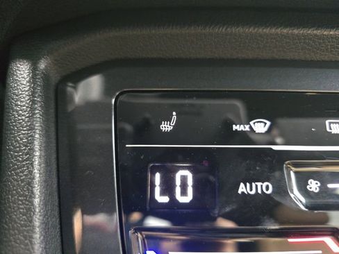 Used 2023 Volkswagen Tiguan SE FWD image 33