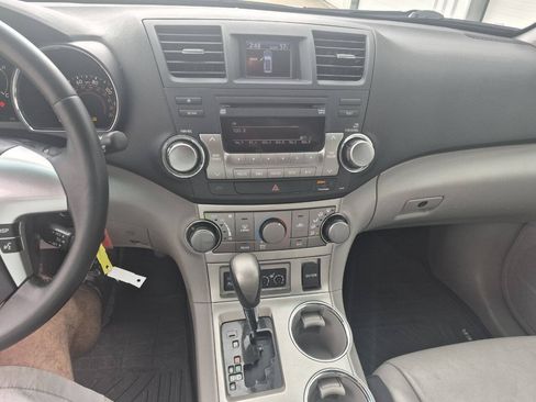 Used 2011 Toyota Highlander SE w/ Tow Pkg AWD/4WD image 17