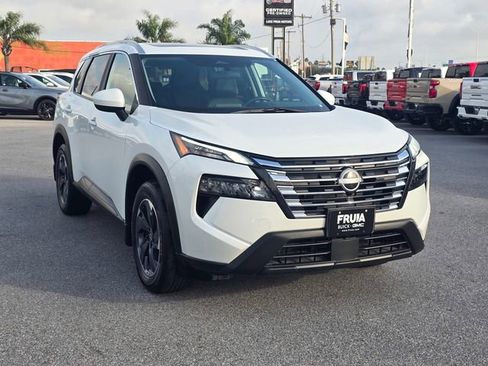 Used 2024 Nissan Rogue SV w/ SV Premium Package FWD image 4